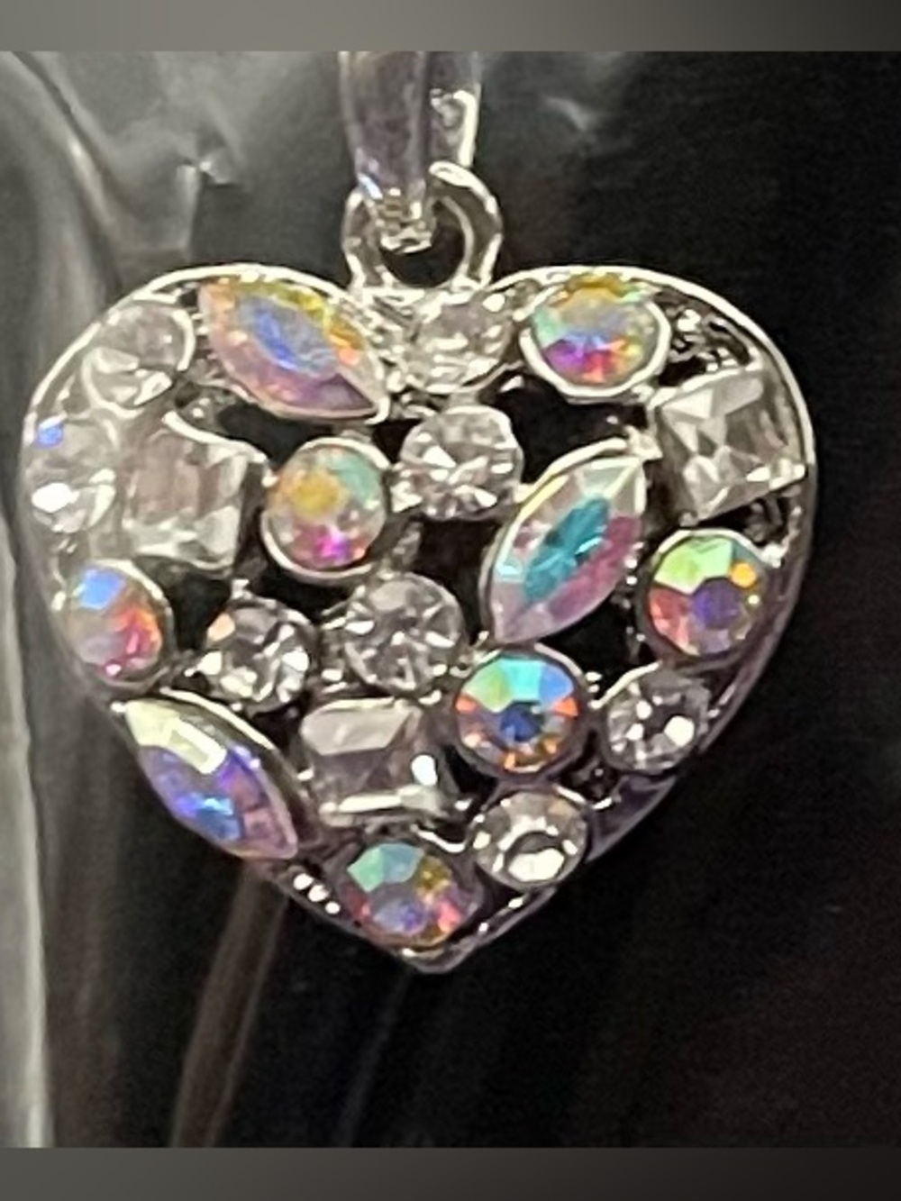 NWT Finest Genuine Crystal Aurora Borealis Iridescent Heart Necklace with box